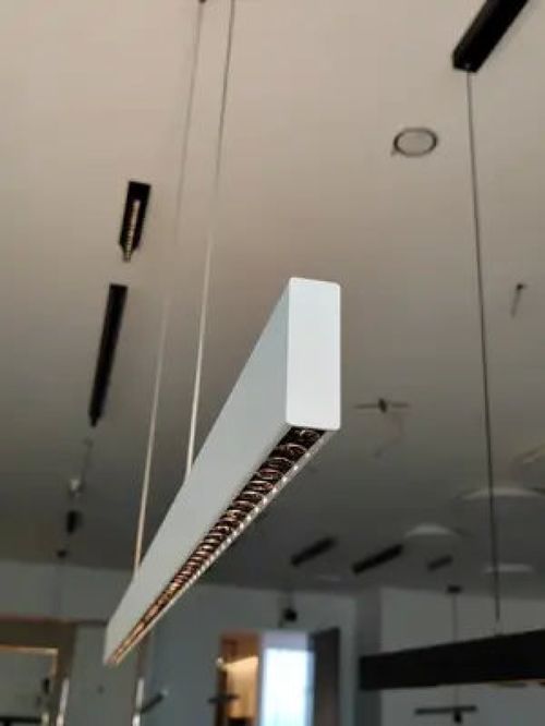 天花沒(méi)有射燈的情況下適合運(yùn)用上下發(fā)光的產(chǎn)品 無(wú)主燈設(shè)計(jì) 燈飾照明 源頭實(shí)力廠家 燈具搭配